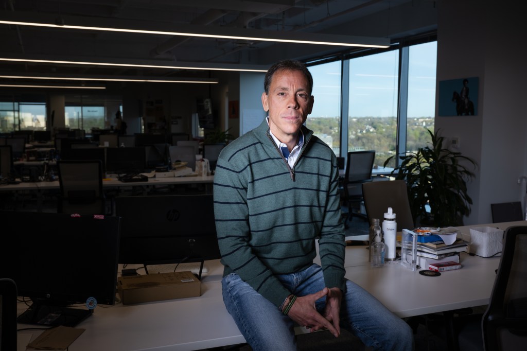 Axios co -founder and CEO Jim Vandhei posing for a portrait at Axio's headquarters